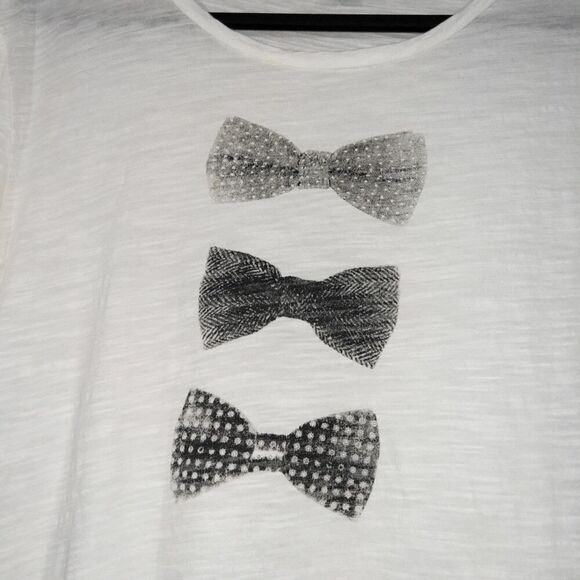 Banana Republic White Bow Tie Graphic Tee Shirt Size Small - Picture 2 of 6